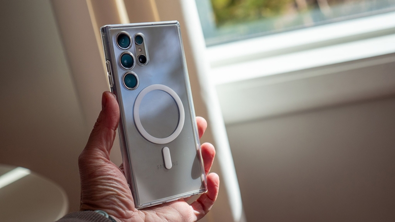 Galaxy S25 Manyetik Kılıf Krizi! Kullanıcı Şikayetleri Arttı 1 galaxy s25 manyetik kilif krizi kullanici sikayetleri artti