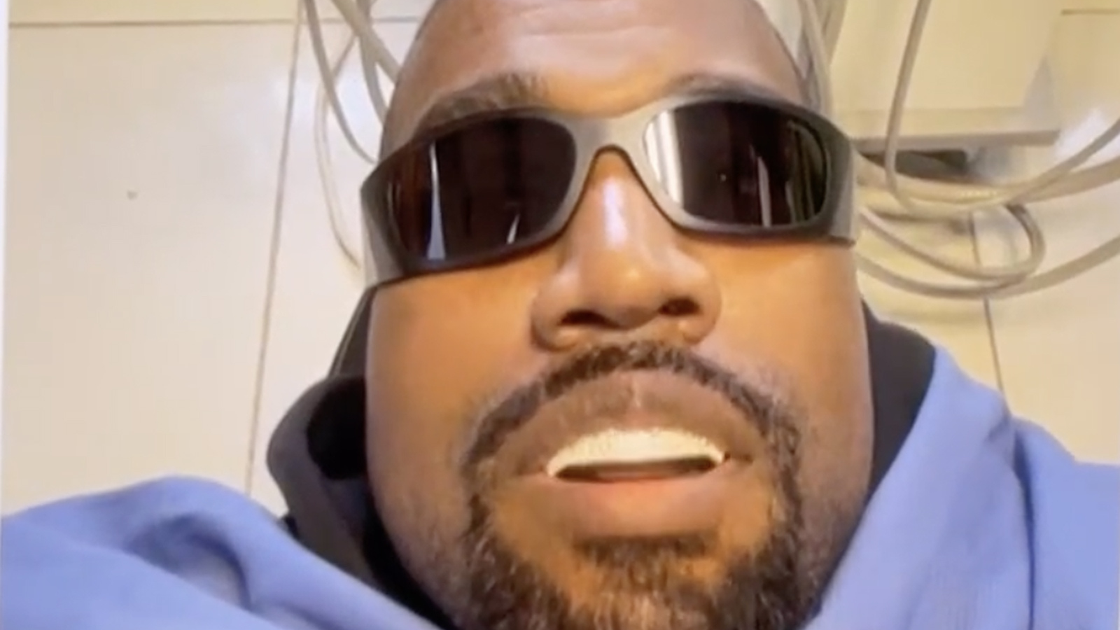 kanye westin super bowl reklami iphone ile cekildi WTMuIv9U