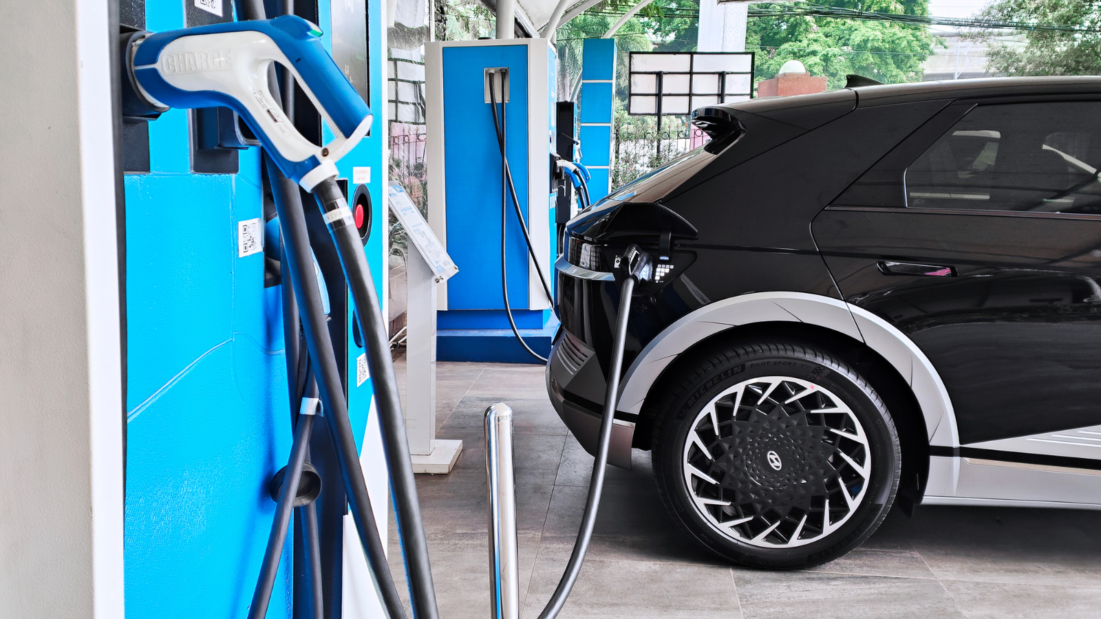 Tesla ‘Tak Şarj Et’ Özelliği Artık Hyundai Araçlarında 2 tesla tak sarj et ozelligi artik hyundai araclarinda 0 Y376XsSY
