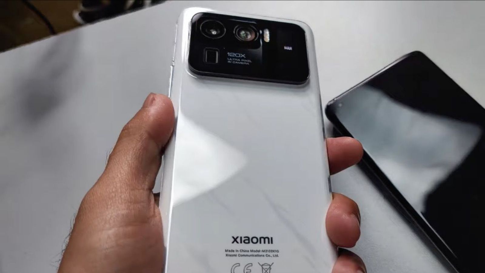 xiaomi 16 pro maxe arka ekran donuyor yenilik sinyali