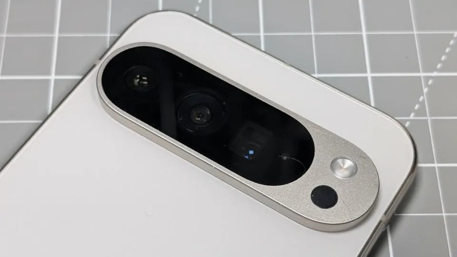 Google Pixel 10’un Renkli Tasarımı Sızdırıldı 1 google pixel 10un renkli tasarimi sizdirildi WQ827Qrv
