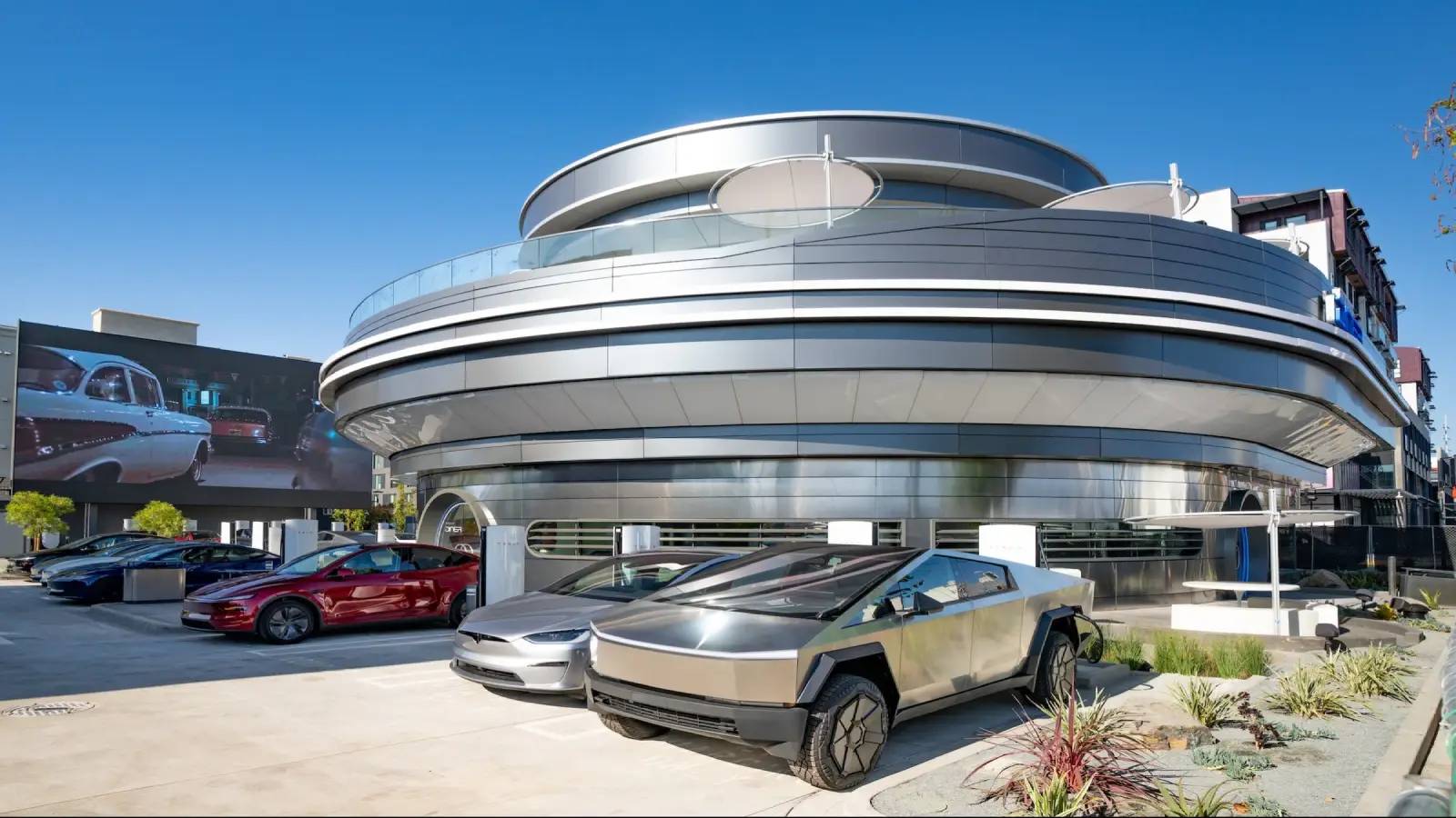Tesla Diner Açıldı: Hem Şarj Hem Lezzet Hem Sinema 2 tesla diner acildi hem sarj hem lezzet hem sinema 0 1B5U5jFT