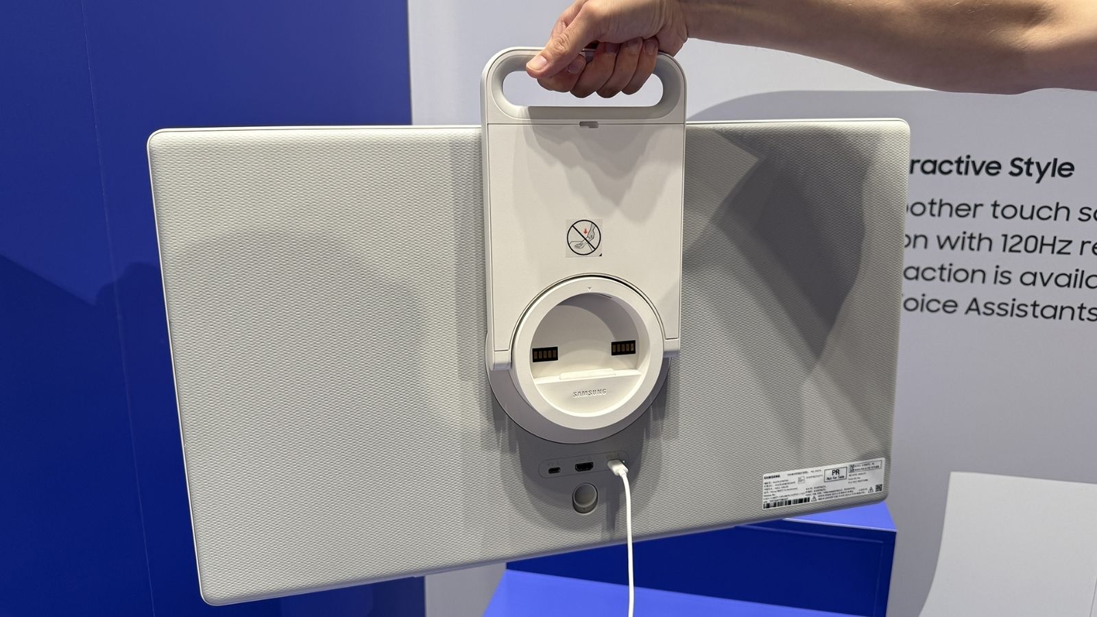 samsung tasinabilir smart tvsini tanitti 1 UUemYIbK