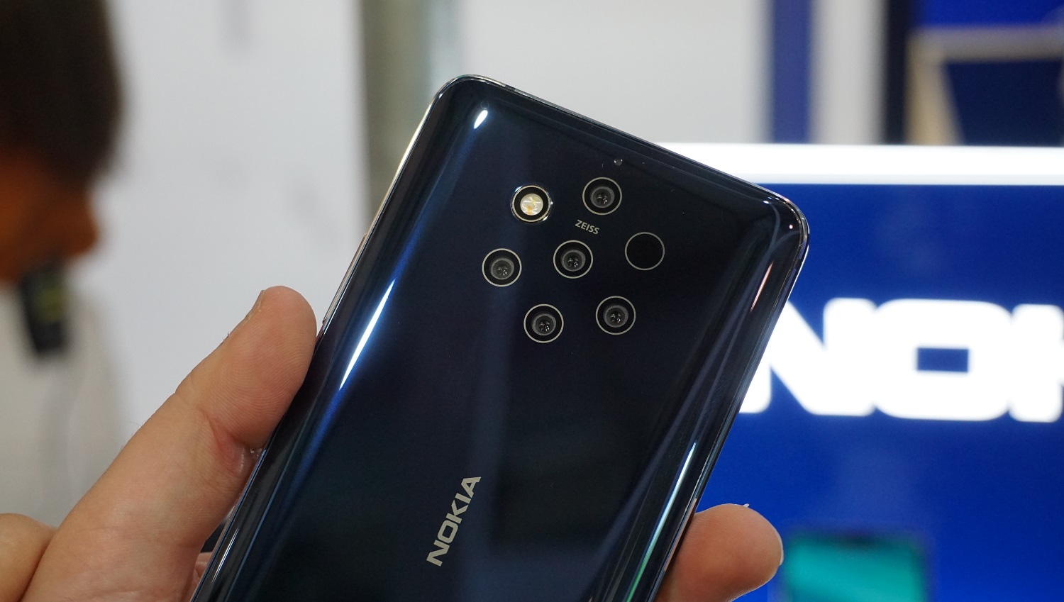 sony 6 kamerali telefon uzerinde calisiyor 0 SzCIajK6